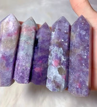 One (1) Pegamatite Crystal Point