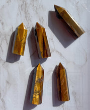 One Flashy Tiger eye Point