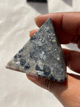One covellite Pyramid 5