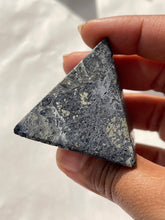 One covellite Pyramid 5