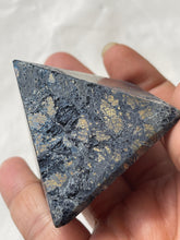 One covellite Pyramid 7