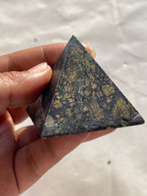 One covellite Pyramid 11