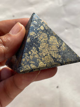 One covellite Pyramid 11